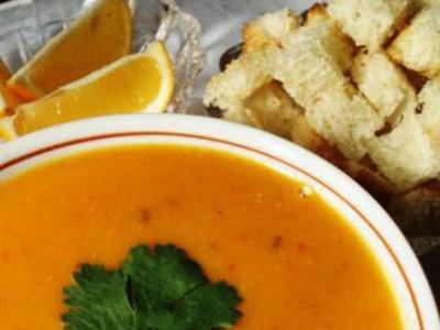 рецепт Чечевичный суп с луком-пореем, молодой морковью и болгарским перцем
