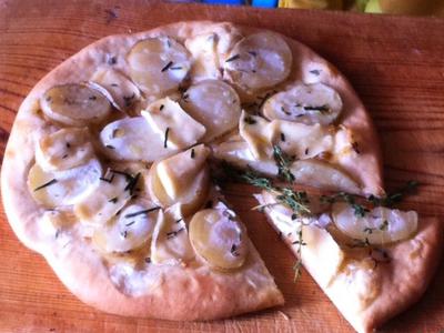 рецепт Пицца с картофелем и мягким сыром