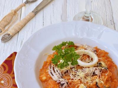 рецепт Ризотто томатное с морепродуктами и сыром в мультиварке