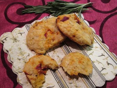 рецепт Сырное печенье с вялеными помидорами