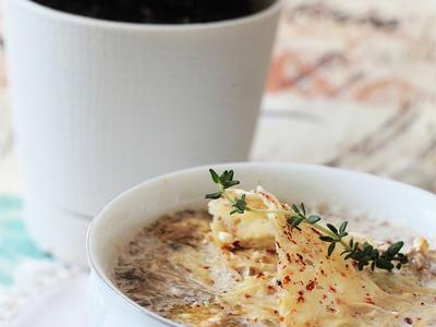 рецепт Грибной суп с трюфельным маслом и пармезановыми чипсами
