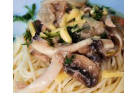 рецепт Спагетти с кальмарами в орехово-грибном соусе