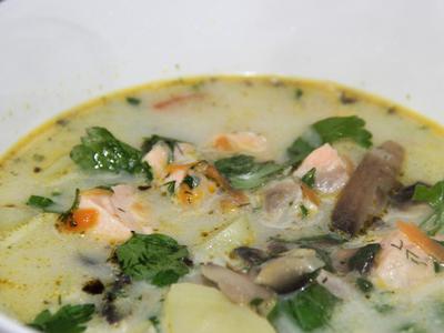 рецепт Супчик с грибами и красной рыбой