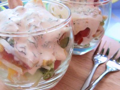 рецепт Летний салат с тунцом + заправка-соус с нотками базилика