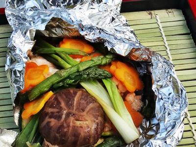 рецепт Овощи и лососина в фольге