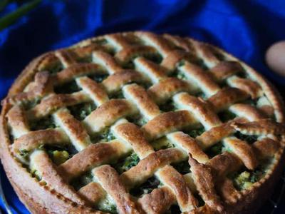 рецепт Пирог из творожного теста с зеленым луком, грибами и яйцами