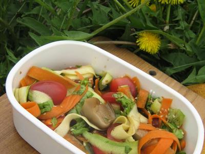 рецепт Овощной салат с маринованными грибами