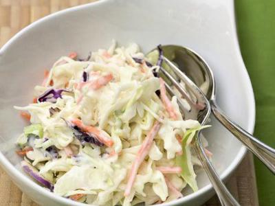    (Coleslaw with cheese)
