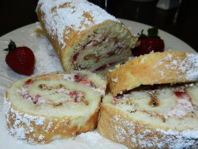       (Cream-filled cake roll)