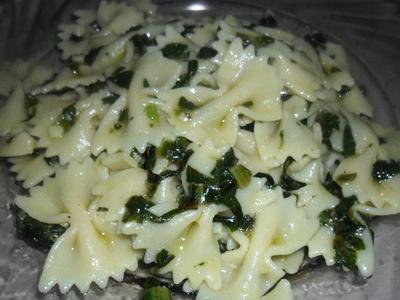 "Бабочки" с жареным шпинатом "Бабочки" с жареным шпинатом