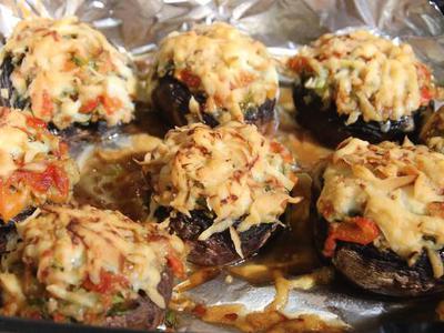 Грибы по-тоскански с красным перцем и оливками Грибы по-тоскански с красным перцем и оливками