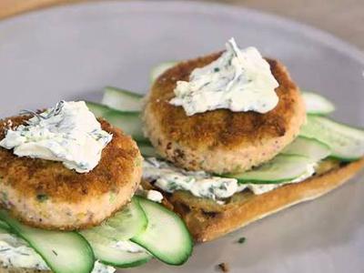 рецепт Бургеры с семгой и огурцом рецепт Бургеры с семгой и огурцом