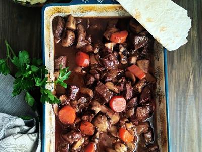   - (Boeuf bourguignon)