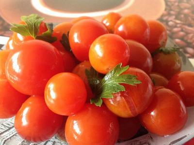 рецепт "Быстрые" малосольные помидоры