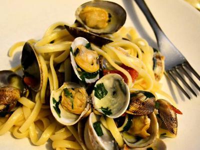     (" ") (Linguine alle vongole)