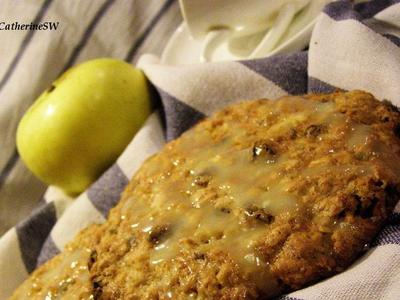         (Iced Oatmeal-Applesauce Cookies)