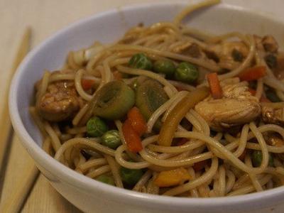       -/Noodles with vegetables and chicken from Chinese