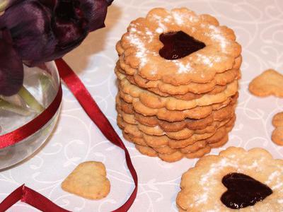    (Linzer Cookie)